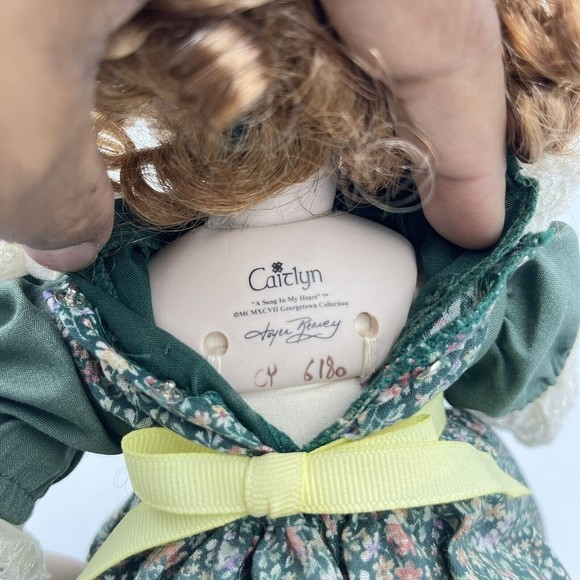 VNT Georgetown Collection Caitlyn Doll & Sitting Stump A Song In My Heart - Picture 9 of 16